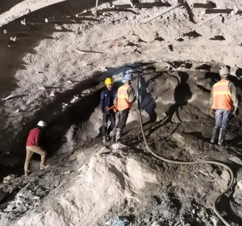 泾源拱顶带模注浆料的施工流程及注意事项